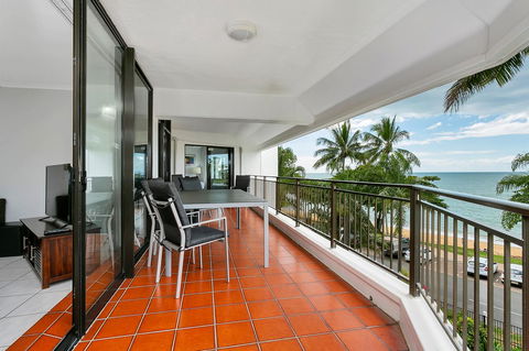Roydon Beachfront Apartments - Hobart Tourism 0