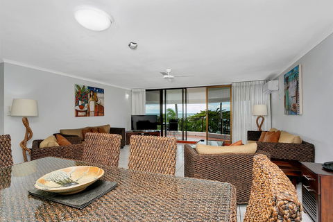 Roydon Beachfront Apartments - Hobart Tourism 21