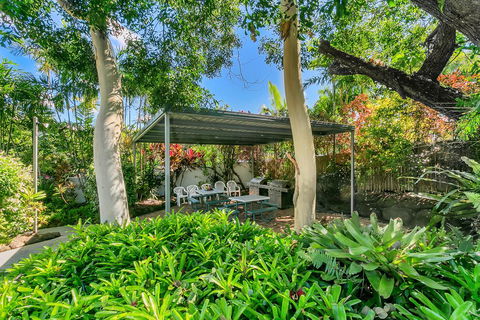 Roydon Beachfront Apartments - Hobart Tourism 18