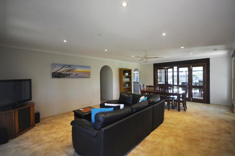 Bribie Island Canal Holiday Destination! - Tourism TAS 3