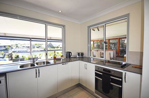 Bribie Island Canal Holiday Destination! - Tourism TAS 4