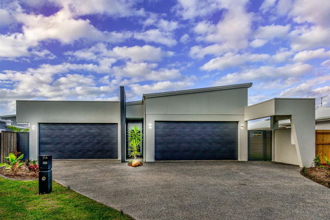 Blue Lagoon Villa A - Hobart Tourism 2