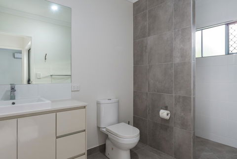 Blue Lagoon Villa A - Hobart Tourism 5