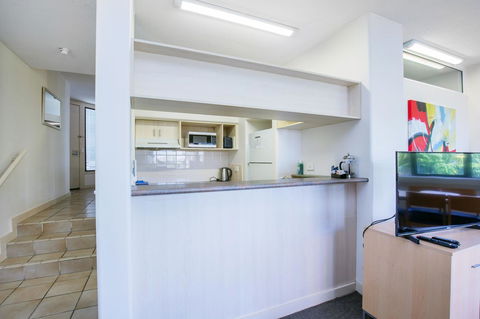 Tiki Hotel Apartments Surfers Paradise - Hobart Tourism 9