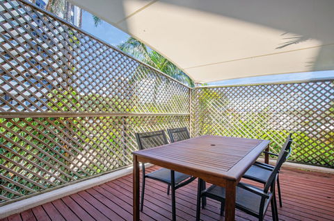 Tiki Hotel Apartments Surfers Paradise - Hobart Tourism 10