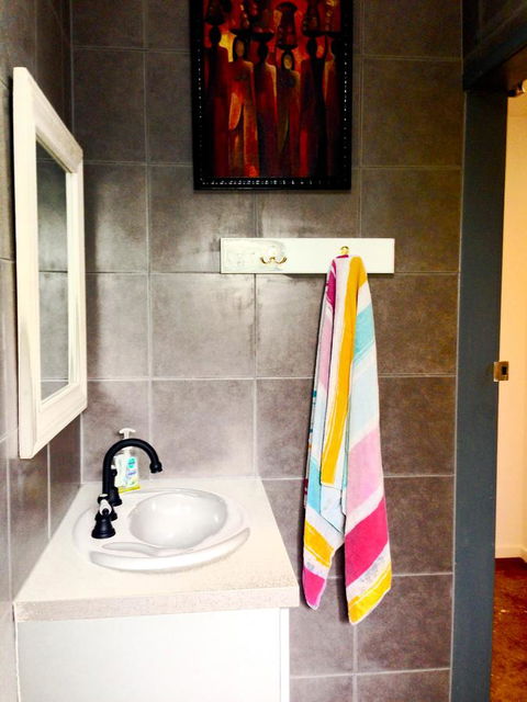 XYL Pets Friendly Seaside Boutique Guesthouse - Hobart Tourism 4
