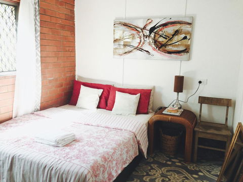 XYL Pets Friendly Seaside Boutique Guesthouse - Hobart Tourism 0