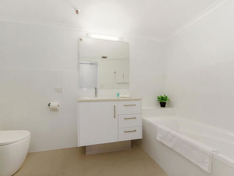 Sunbird Beach Resort Main Beach - Hobart Tourism 31