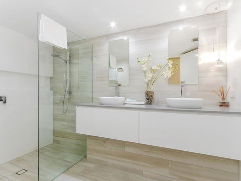 Sunbird Beach Resort Main Beach - Hobart Tourism 5