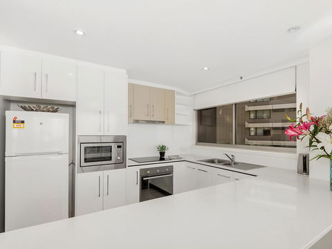 Sunbird Beach Resort Main Beach - Hobart Tourism 16