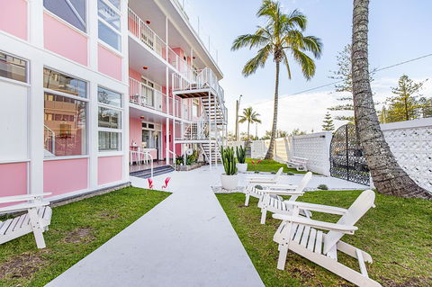 The Pink Hotel Coolangatta - Hobart Tourism 0