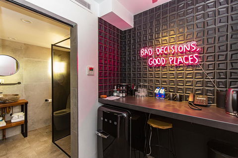 The Pink Hotel Coolangatta - Hobart Tourism 15