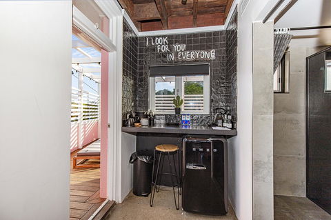 The Pink Hotel Coolangatta - Hobart Tourism 32
