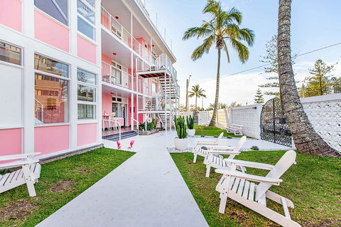 The Pink Hotel Coolangatta - Hobart Tourism 2