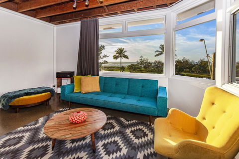 The Pink Hotel Coolangatta - Hobart Tourism 16