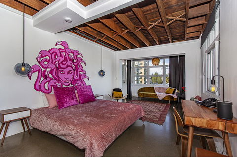 The Pink Hotel Coolangatta - Hobart Tourism 33