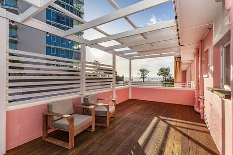 The Pink Hotel Coolangatta - Hobart Tourism 30