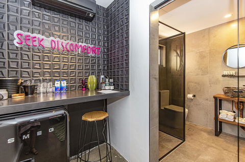 The Pink Hotel Coolangatta - Hobart Tourism 26