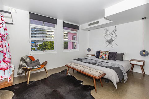 The Pink Hotel Coolangatta - Hobart Tourism 11