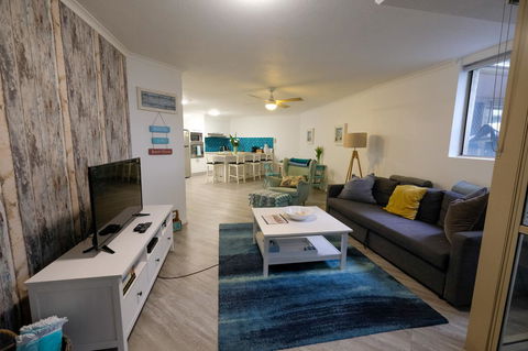 Sanctuary Beach Retreat - Hobart Tourism 15
