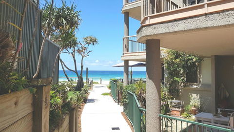 Sanctuary Beach Retreat - Hobart Tourism 0