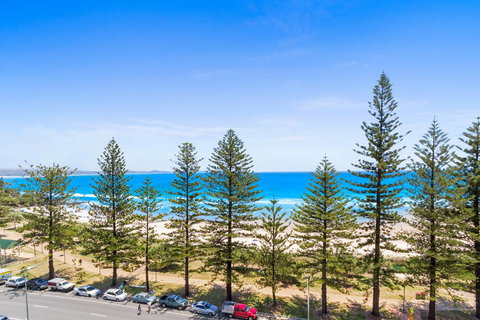 Columbia Beachfront Apartments On Rainbow Bay - Tourism TAS 40