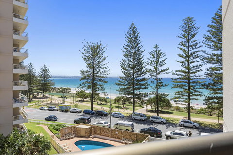 Columbia Beachfront Apartments On Rainbow Bay - Tourism TAS 18