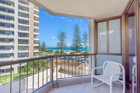 Columbia Beachfront Apartments On Rainbow Bay - Tourism TAS 14