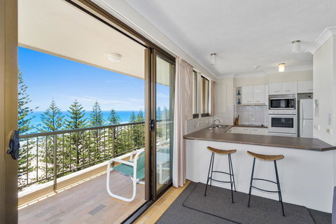 Columbia Beachfront Apartments On Rainbow Bay - Tourism TAS 28