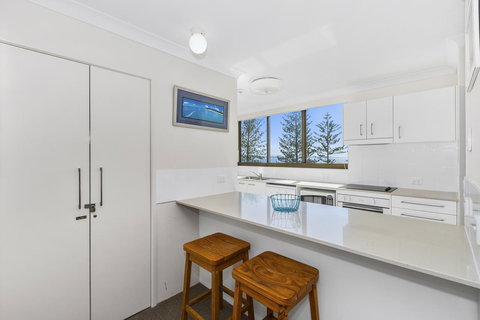 Columbia Beachfront Apartments On Rainbow Bay - Tourism TAS 22