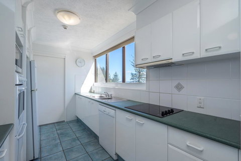 Columbia Beachfront Apartments On Rainbow Bay - Tourism TAS 7