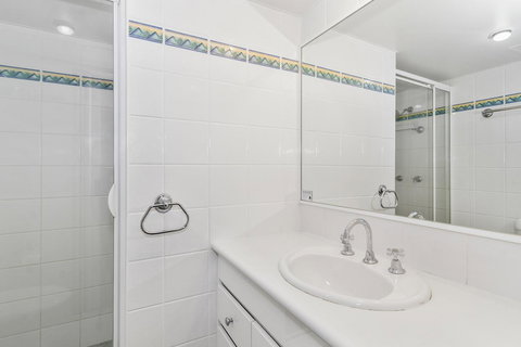 Columbia Beachfront Apartments On Rainbow Bay - Tourism TAS 31