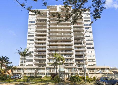 Columbia Beachfront Apartments On Rainbow Bay - Tourism TAS 4