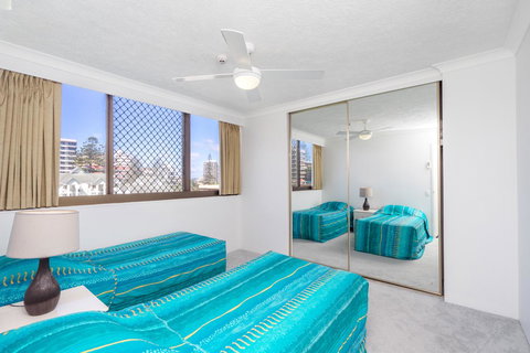 Columbia Beachfront Apartments On Rainbow Bay - Tourism TAS 11