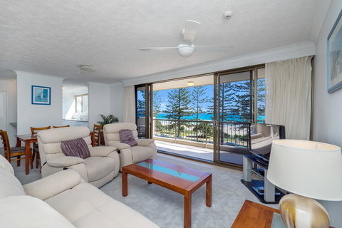 Columbia Beachfront Apartments On Rainbow Bay - Tourism TAS 12