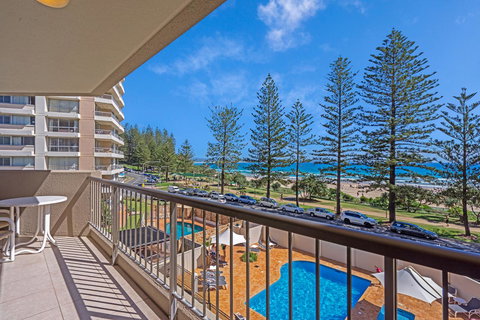 Columbia Beachfront Apartments On Rainbow Bay - Tourism TAS 6