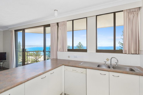 Columbia Beachfront Apartments On Rainbow Bay - Tourism TAS 38