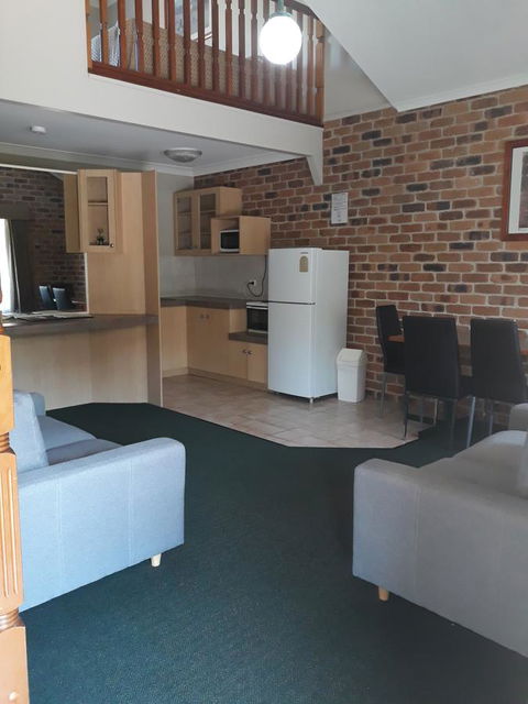 Country Gardens Motor Inn - Hobart Tourism 1