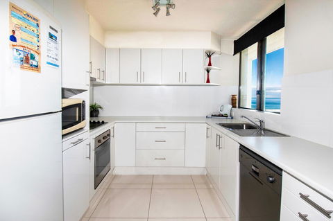 Seacrest Beachfront Apartments Surfers Paradise - Hobart Tourism 23
