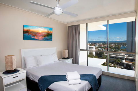Seacrest Beachfront Apartments Surfers Paradise - Hobart Tourism 17