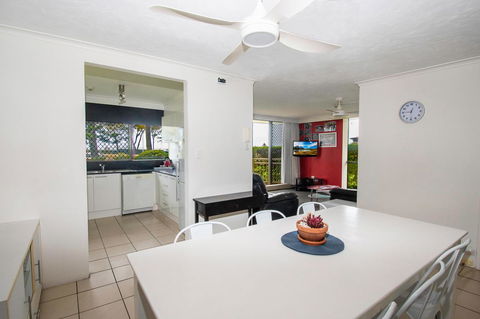 Seacrest Beachfront Apartments Surfers Paradise - Hobart Tourism 14