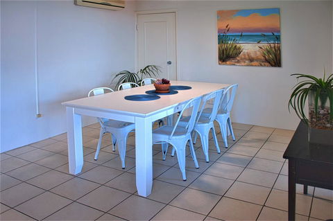 Seacrest Beachfront Apartments Surfers Paradise - Hobart Tourism 34