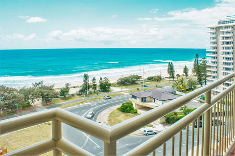 Seacrest Beachfront Apartments Surfers Paradise - Hobart Tourism 11