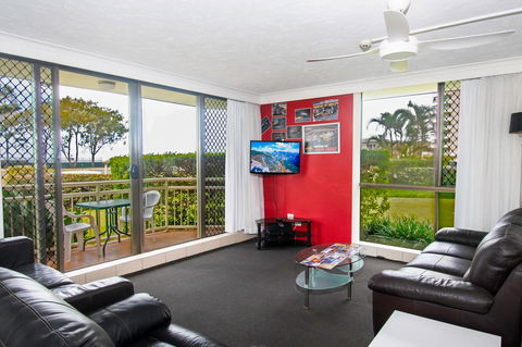 Seacrest Beachfront Apartments Surfers Paradise - Hobart Tourism 9