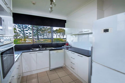 Seacrest Beachfront Apartments Surfers Paradise - Hobart Tourism 12
