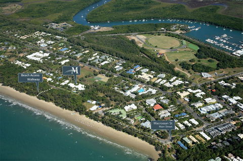 Mandalay Luxury Beachfront Apartments - Hobart Tourism 13