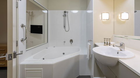 Oaks Hervey Bay Resort And Spa - Hobart Tourism 11