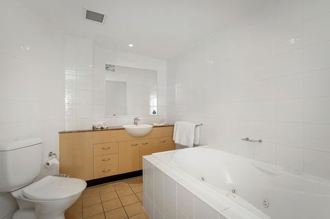 Kirra Beach Apartments - Hobart Tourism 30