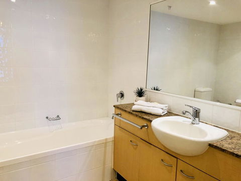 Kirra Beach Apartments - Hobart Tourism 6