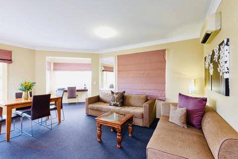 Ambassador On Ruthven - Tourism TAS 28